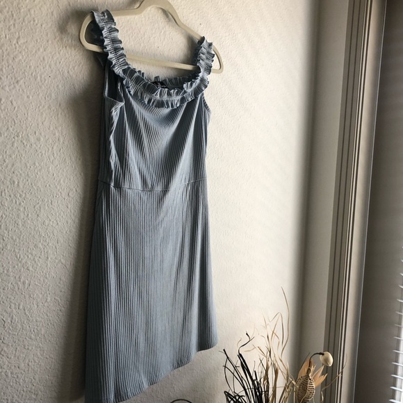 Light blue off shoulder lulus dress medium - Picture 5 of 6